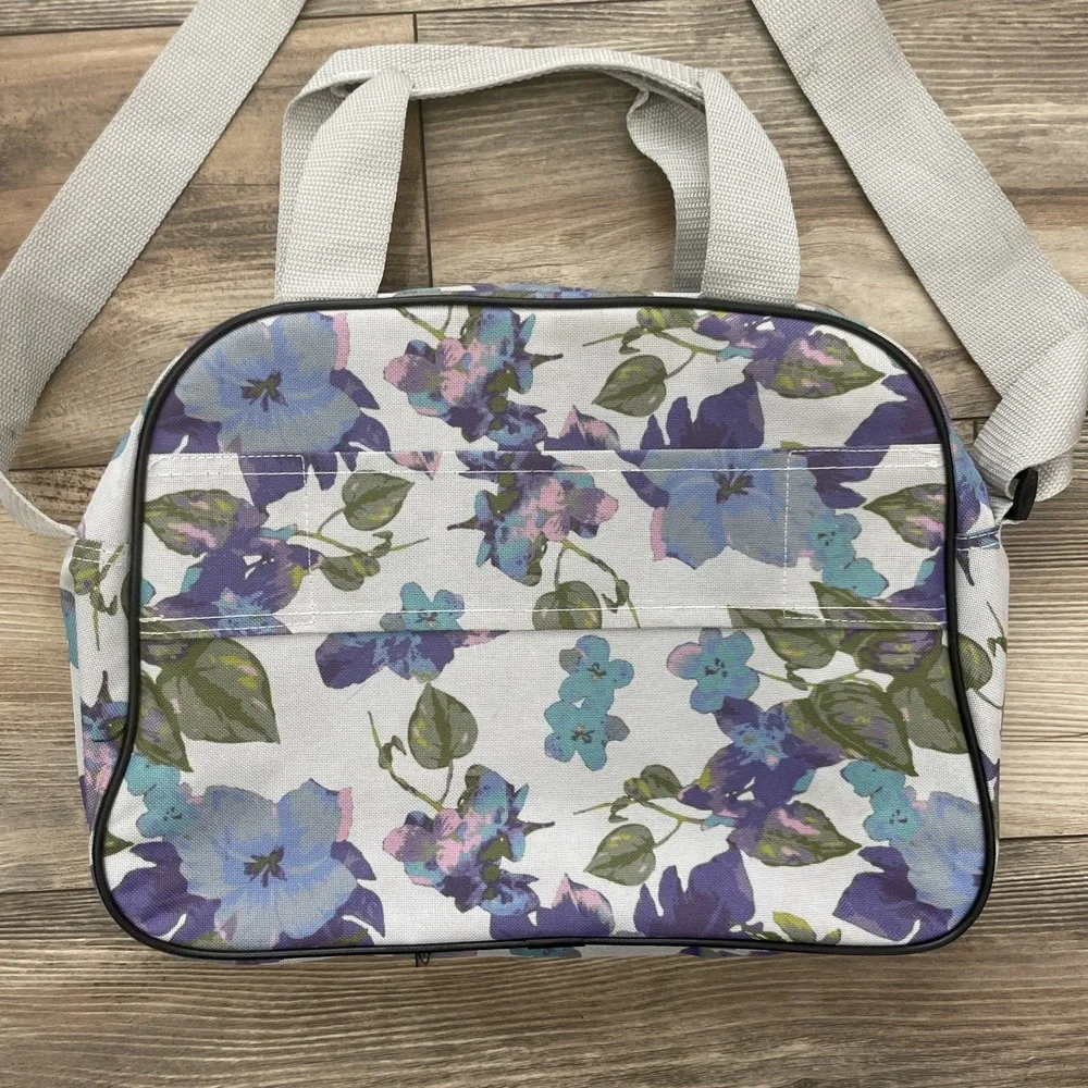 Tag‎ Women's Floral Lavender Overnight Make Up Crossbody Bag Size
